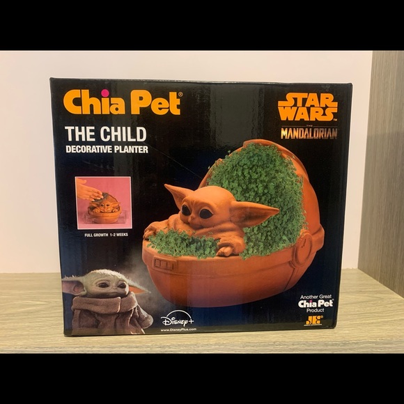 2020 New in Box Chia Pet Star Wars The Madalorian Baby Yoda Grogu Planter Kit - Picture 3 of 7